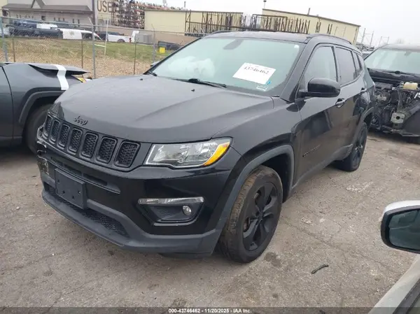 3C4NJDBB0JT394757 2018 JEEP COMPASS - Image 2