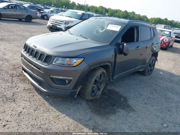 3C4NJDBB0JT395844 2018 JEEP COMPASS - Image 2