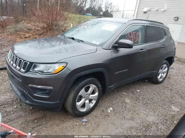 3C4NJDBB0JT398341 2018 JEEP COMPASS - Image 2