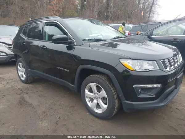 3C4NJDBB0JT399781 2018 JEEP COMPASS - Image 1