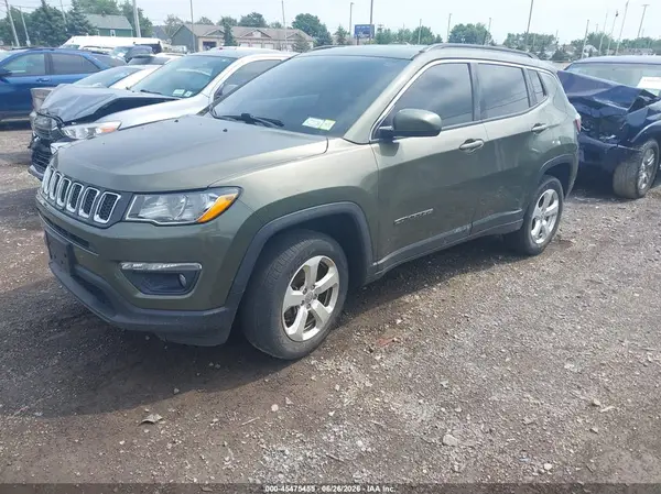 3C4NJDBB0JT402937 2018 JEEP COMPASS - Image 2