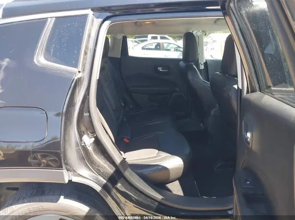 3C4NJDBB0JT413839 2018 JEEP COMPASS - Image 8