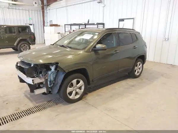 3C4NJDBB0JT418894 2018 JEEP COMPASS - Image 2