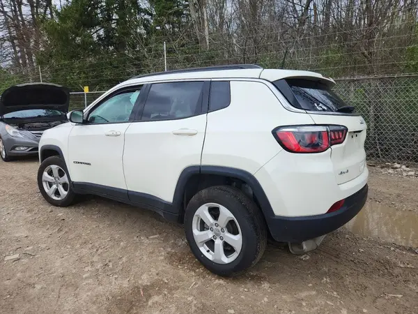 3C4NJDBB0JT423349 2018 JEEP COMPASS - Image 2
