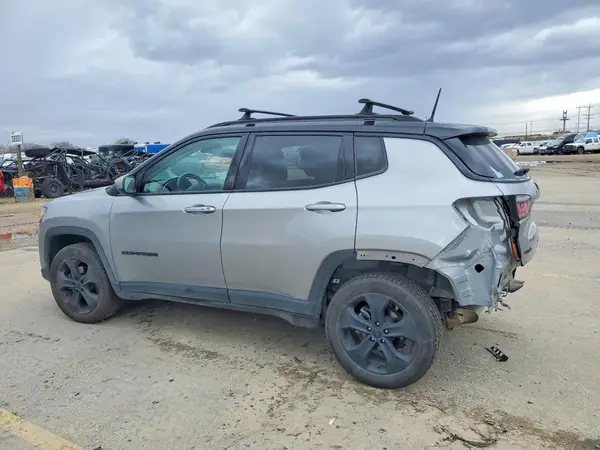 3C4NJDBB0JT453130 2018 JEEP COMPASS - Image 2