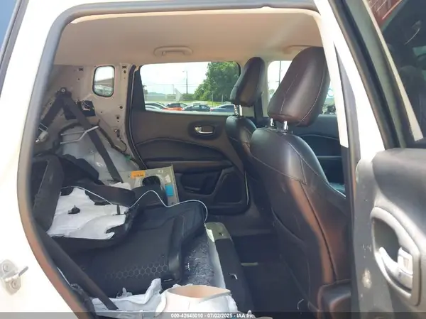 3C4NJDBB0JT457839 2018 JEEP COMPASS - Image 8