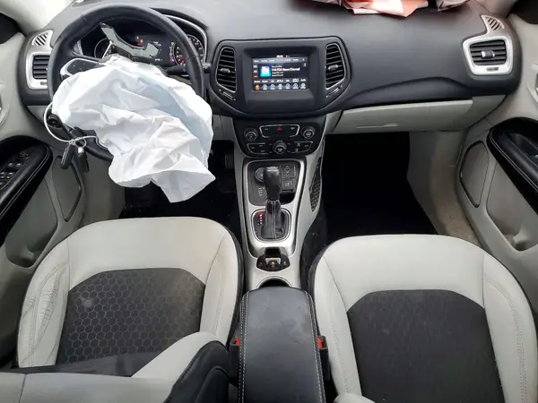 3C4NJDBB0JT480683 2018 JEEP COMPASS - Image 8