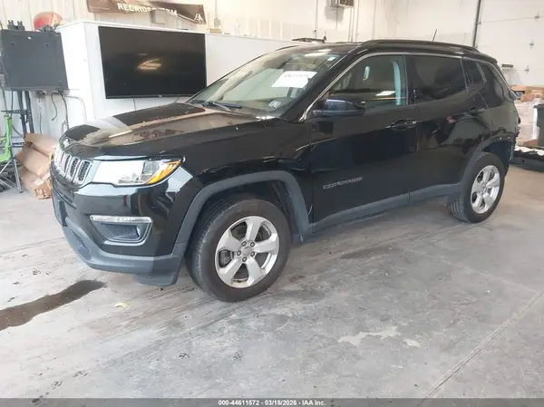 3C4NJDBB0KT601682 2019 JEEP COMPASS - Image 2