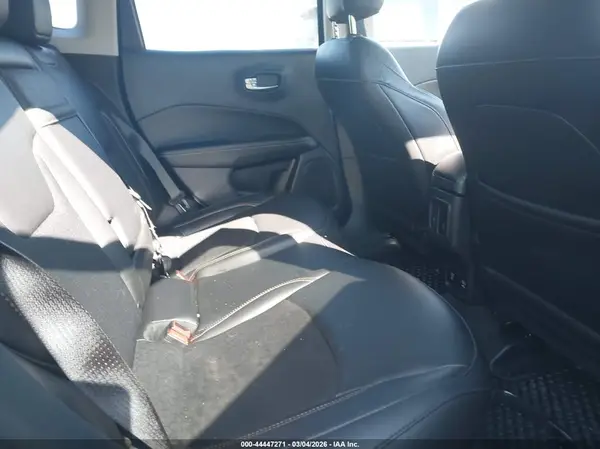 3C4NJDBB0KT647402 2019 JEEP COMPASS - Image 8