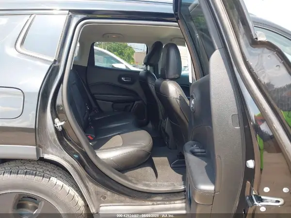 3C4NJDBB0KT647626 2019 JEEP COMPASS - Image 8