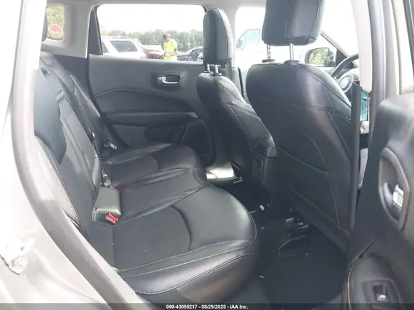 3C4NJDBB0KT652857 2019 JEEP COMPASS - Image 8