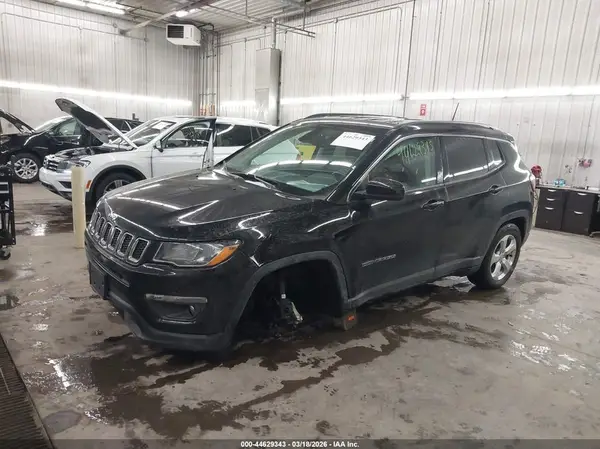 3C4NJDBB0KT665172 2019 JEEP COMPASS - Image 2