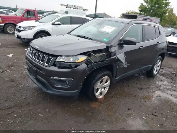 3C4NJDBB0KT665835 2019 JEEP COMPASS - Image 2