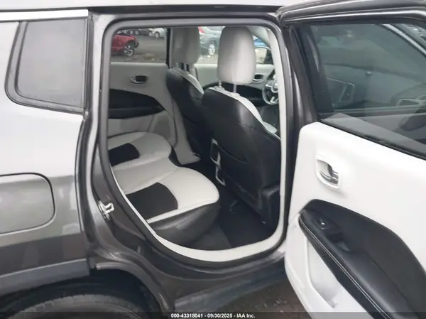 3C4NJDBB0KT665835 2019 JEEP COMPASS - Image 8