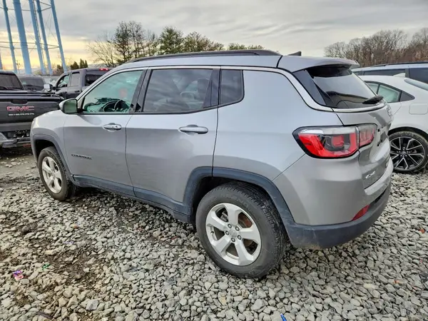 3C4NJDBB0KT670369 2019 JEEP COMPASS - Image 2
