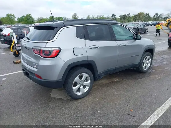 2019 JEEP COMPASS IAAI lot 45010564 auction photo 4
