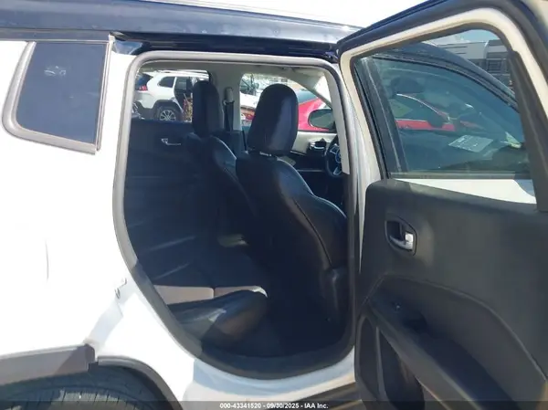 3C4NJDBB0KT714144 2019 JEEP COMPASS - Image 8