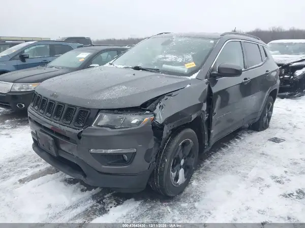 3C4NJDBB0KT729601 2019 JEEP COMPASS - Image 2