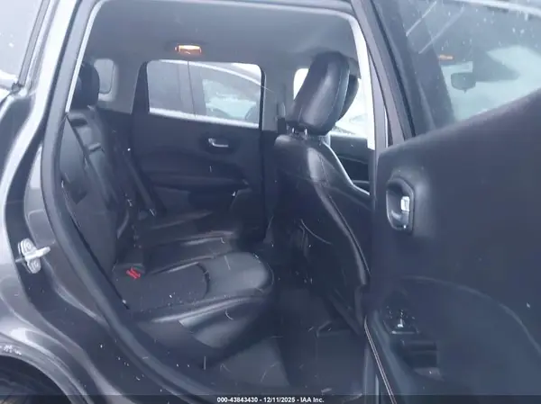 3C4NJDBB0KT729601 2019 JEEP COMPASS - Image 8