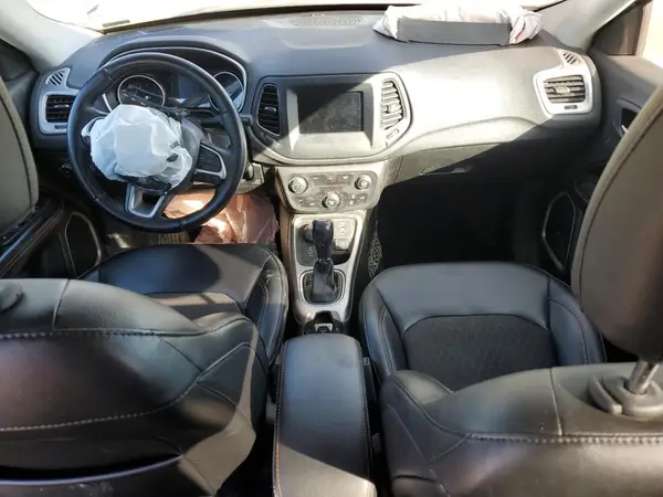 3C4NJDBB0KT768057 2019 JEEP COMPASS - Image 8