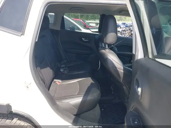 3C4NJDBB0KT807326 2019 JEEP COMPASS - Image 8