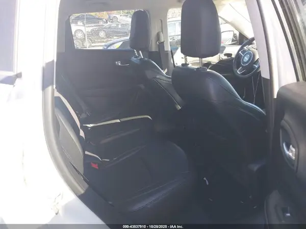 3C4NJDBB0KT813210 2019 JEEP COMPASS - Image 8
