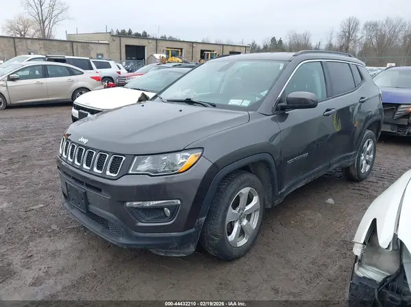 3C4NJDBB0KT818410 2019 JEEP COMPASS - Image 2