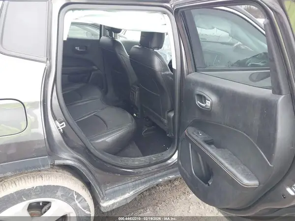 3C4NJDBB0KT818410 2019 JEEP COMPASS - Image 8
