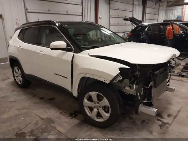3C4NJDBB0KT834607 2019 JEEP COMPASS - Image 1
