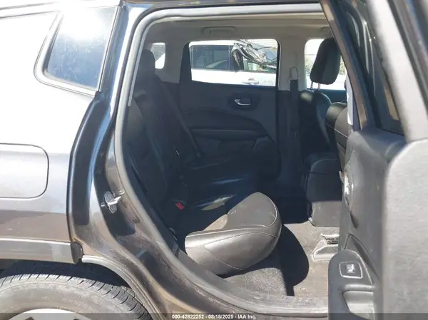 3C4NJDBB0LT163828 2020 JEEP COMPASS - Image 8