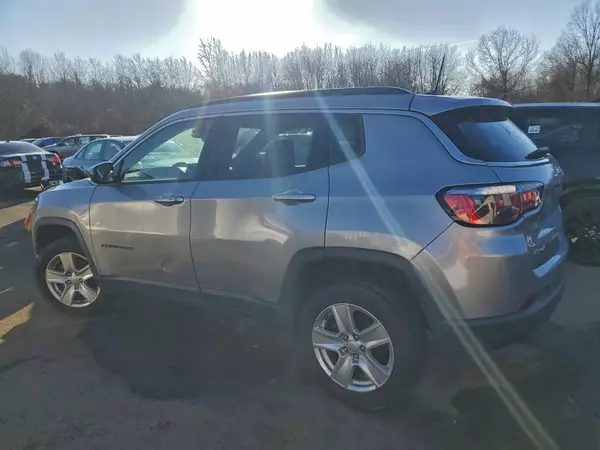 3C4NJDBB0NT105656 2022 JEEP COMPASS - Image 2