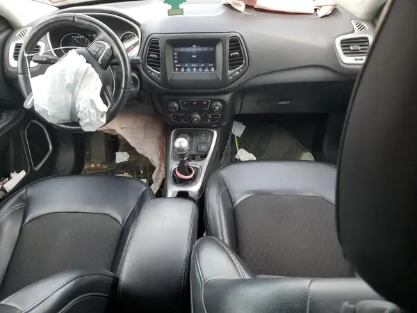 3C4NJDBB1HT650656 2017 JEEP COMPASS - Image 8