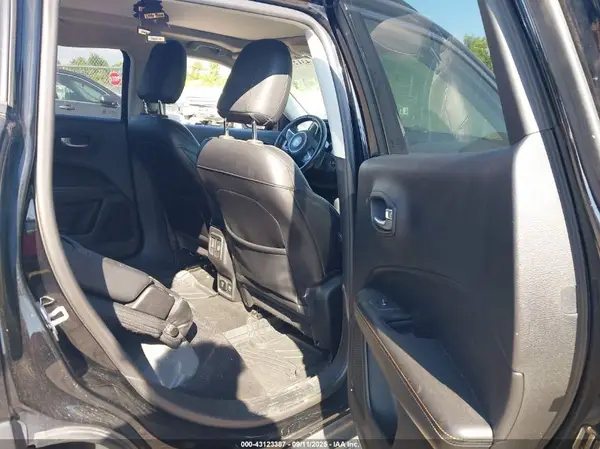 3C4NJDBB1HT660443 2017 JEEP COMPASS - Image 8
