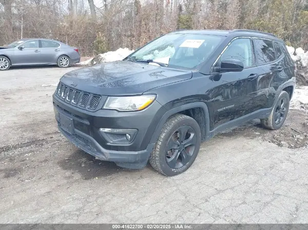 3C4NJDBB1JT132052 2018 JEEP COMPASS - Image 2