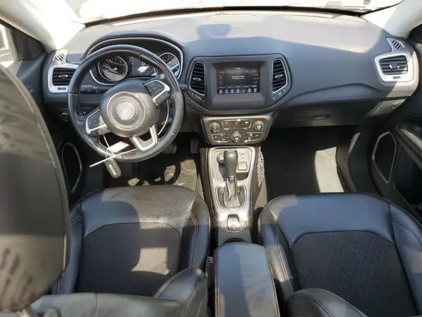 3C4NJDBB1JT138692 2018 JEEP COMPASS - Image 8