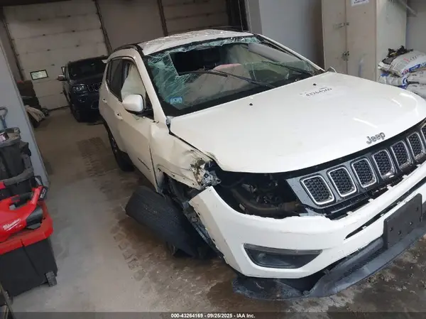 3C4NJDBB1JT142712 2018 JEEP COMPASS - Image 1