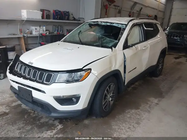 3C4NJDBB1JT142712 2018 JEEP COMPASS - Image 2