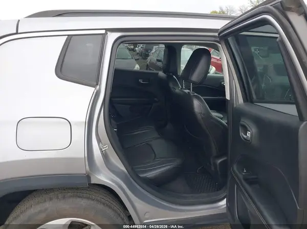 3C4NJDBB1JT142855 2018 JEEP COMPASS - Image 8