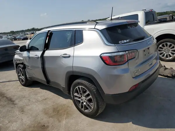 3C4NJDBB1JT142936 2018 JEEP COMPASS - Image 2
