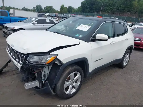 3C4NJDBB1JT161647 2018 JEEP COMPASS - Image 2