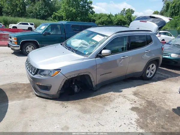 3C4NJDBB1JT162961 2018 JEEP COMPASS - Image 2