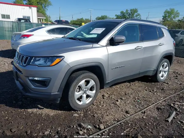 3C4NJDBB1JT176696 2018 JEEP COMPASS - Image 2