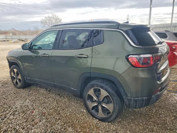 3C4NJDBB1JT177637 2018 JEEP COMPASS - Image 2
