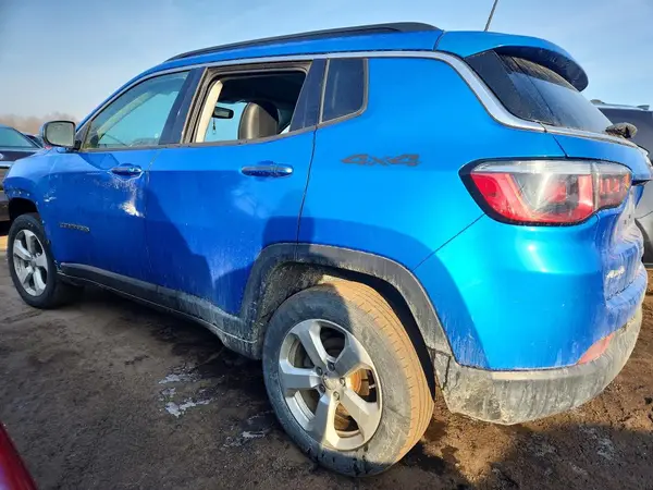 3C4NJDBB1JT185396 2018 JEEP COMPASS - Image 2