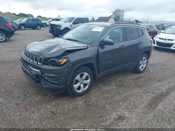 3C4NJDBB1JT185656 2018 JEEP COMPASS - Image 2
