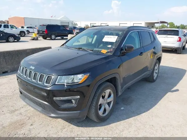 3C4NJDBB1JT197516 2018 JEEP COMPASS - Image 2