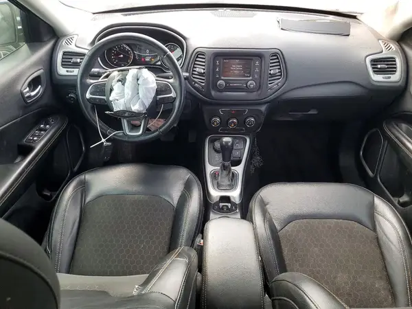3C4NJDBB1JT199699 2018 JEEP COMPASS - Image 8