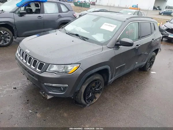 3C4NJDBB1JT199976 2018 JEEP COMPASS - Image 2