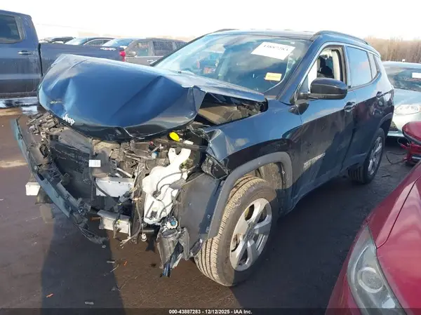 3C4NJDBB1JT201628 2018 JEEP COMPASS - Image 2