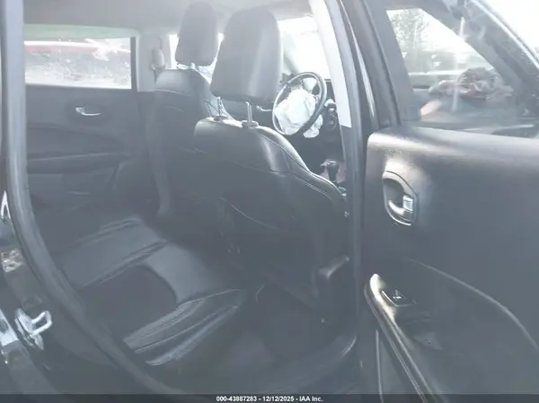 3C4NJDBB1JT201628 2018 JEEP COMPASS - Image 8